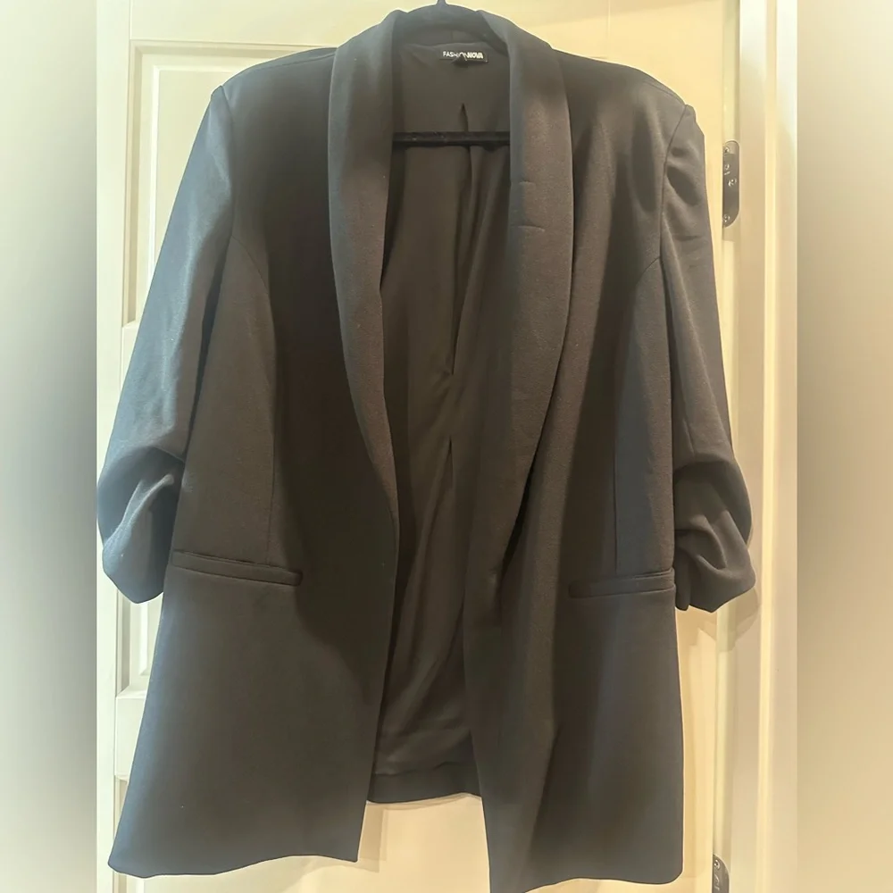 Fashion Nova Elegant Black Blazer - Picture 2 of 2